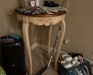 MSU Cup Set, Side Table, Hockey Stick 