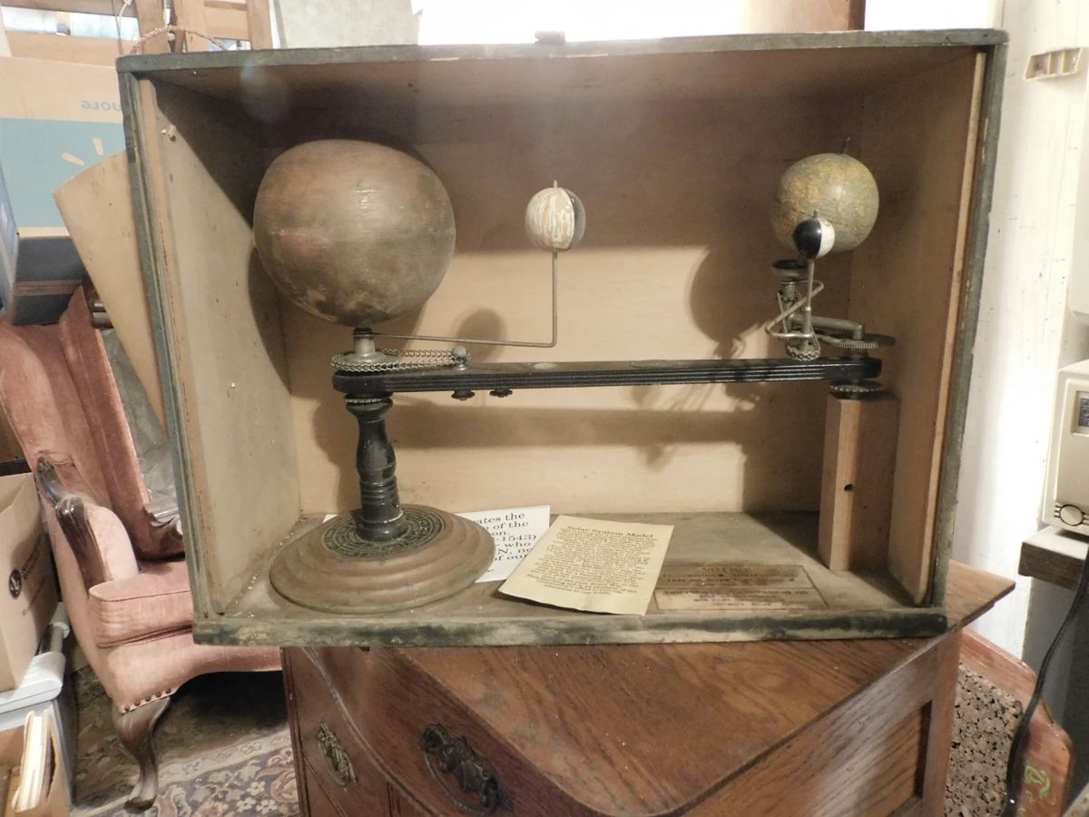 TRIPPENSEE PLANETARIUM, In Original Box,  Serial No. 11220  Come out of the Muscotah School, (very old)