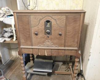 PHILCO Model 76 Radio