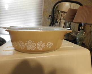 Pyrex Bowl w/lid
