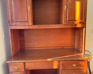 Beautiful solid cherry executive desk with hutch, beautiful piece, can be used with or without the hutch/ it also has a glass top that goes with it 