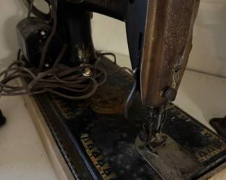 vintage singer sewing machiner