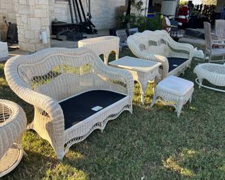 Beautiful wicker furniture great condition 
