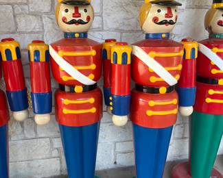 Set of fiberglass soldiers!