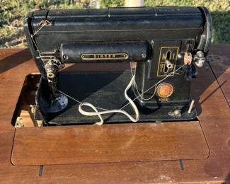 Cabinet sewing machine Singer