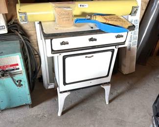 Vintage Stoveoven and clothesline