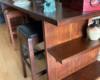 Bar console detail 
