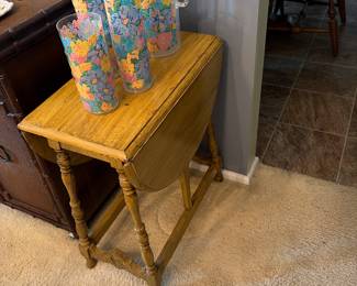 Drop leaf table 