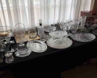 Assorted crystal pieces 