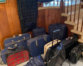 Vintage suit case great for movies sets 
