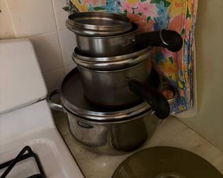 Stainless steel pots 