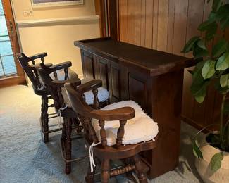 Pine bar with three stools 