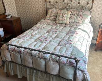 Cute bed / frame