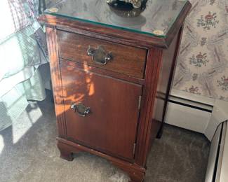 Accent table