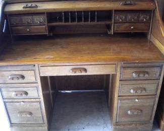 Regular fitted roll top desk