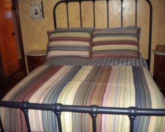 Queen complete reproduction bed