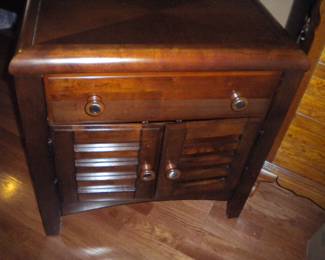 Slat front night stand      SUPER NICE set of furniture