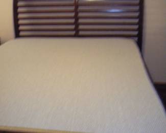Slatted head and foot board complete queen bed