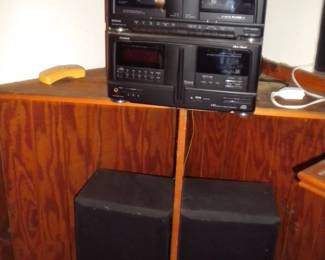 Fisher sound system with speakers   WORKS!!