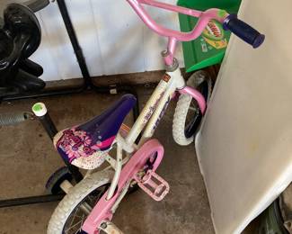 Children’s bike with training wheels