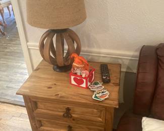 There’s a pair of matching end tables