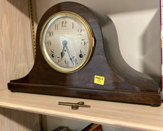 Seth Thomas mantle clock with key