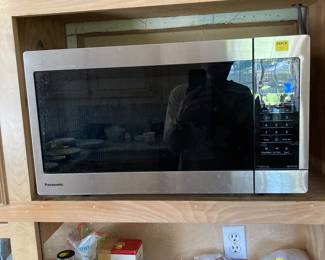 A very nice and clean microwave