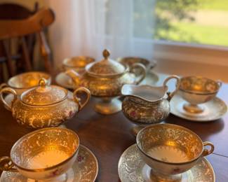 Complete and undamaged tea set