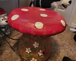 Mushroom Side table - Cracker Barrel