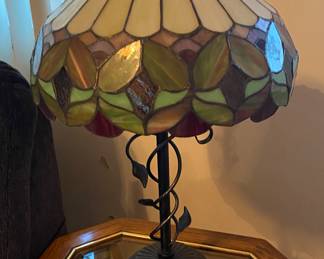 Tiffany-style stained glass table lamp