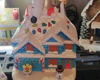 Hallmark's Keepsake the Merriest House in town snoopy Peanuts tabletop Decor