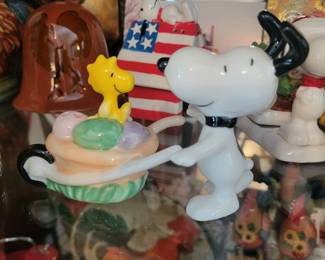 Lenox Snoopy's Easter Egg Delivery Peanuts figurine