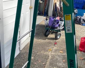 Keller Medium Duty type II A-Frame 8-foot Ladder