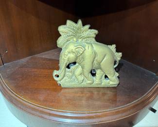 Brass Elephant Figurine with Palm Design
Decorative solid brass elephant sculpture with palm tree motif. Detailed and heavy piece—great for shelf or desk display.