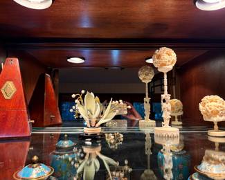 Carved Asian Ivory-Style Figurines & Floral Art Display
Intricate carved figurines and floral sculptures on stands. Exceptional craftsmanship—ideal for collectors of fine Asian decorative art.