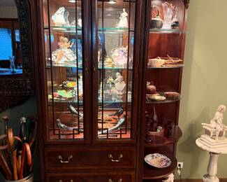 Elegant Mahogany Lighted China Cabinets & Mirror Set
Pair of matching mahogany display cabinets with beveled glass doors, drawers, and center mirror. Excellent condition—ideal for showcasing fine china or collectibles.