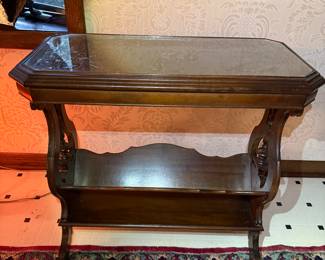 Antique Mahogany Console Table with Lower Shelf
Elegant two-tier mahogany console table featuring carved scroll supports and beveled top edge. Classic late Victorian or Edwardian style, perfect for an entryway or parlor display.