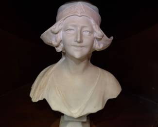 Antique Alabaster Bust Sculpture
Elegant carved alabaster bust of a woman with fine detailing and serene expression. Classic European style—excellent decorative or collectible piece.