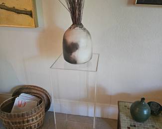Plexiglass plantstand 