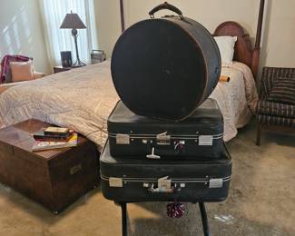 another luggage set, vie into the main bedroom