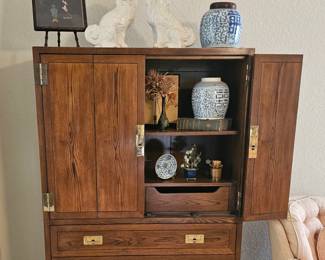 close up of the gentlemen's dresser