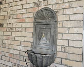 wall fountain