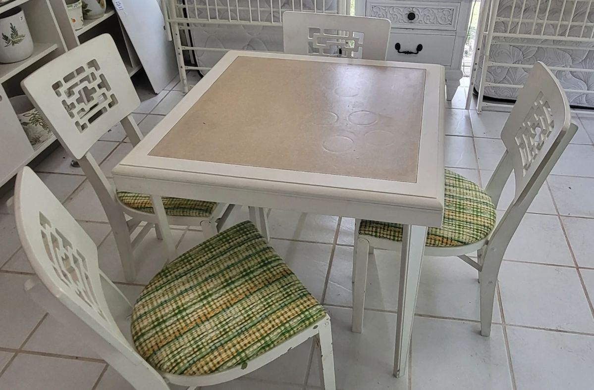 Vintage card table with 4 chairs