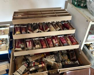 Tacklebox full of paint