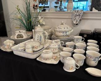 VILLEROY BOCH COMPLETE SET