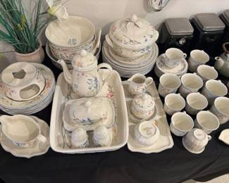 COMPLETE VILLEROY AND BOCH SET