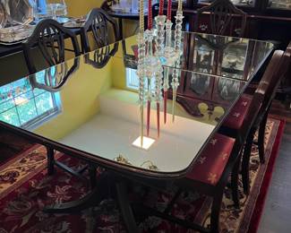 Beautiful Mahogany DR table, with glass "pads" topper