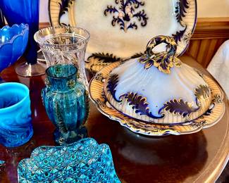 this set of blue and gold pottery china will all be selling as individual pieces