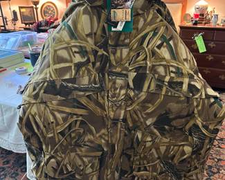 New with tags Cabelas size 2X Advantage Wetlands Camo weather block hooded jacket