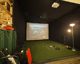 Uneekor Eye XO Golf Simulator